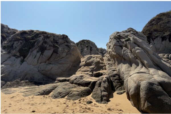 Rocks and Sand in Huatulco Huatulco Rocks and Sand @ 1200 x 800